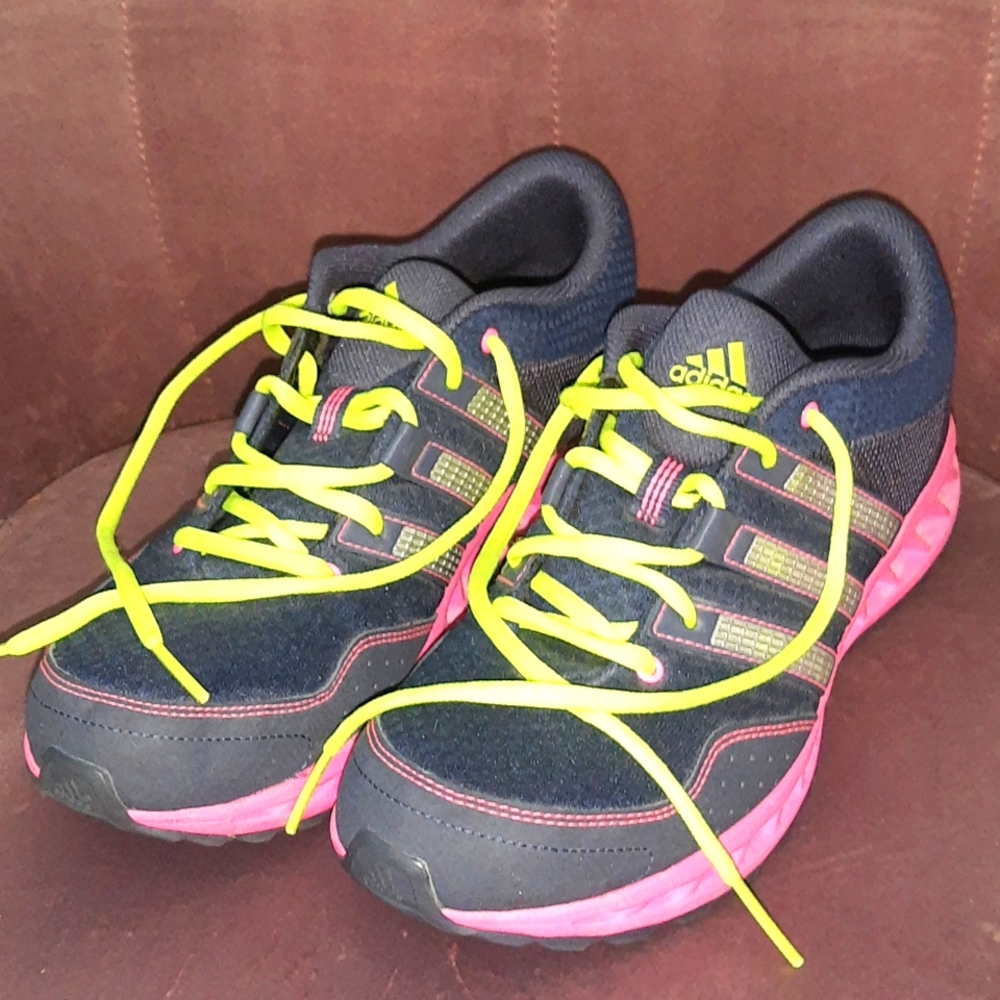 NWOT ADIDAS SNEAKERS